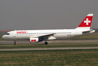 HB-IJK @ VIE - Swiss Airbus A320-214 - by Joker767