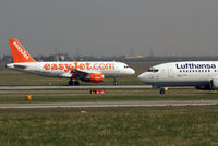 G-EZAY @ VIE - EasyJet Airbus A319-111 - by Joker767
