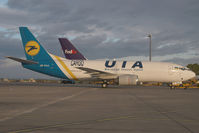 UR-FAA @ VIE - Ukraine International Boeing 737-300 - by Yakfreak - VAP