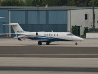 N622FX @ KSMO - N622FX taxiing - by Torsten Hoff