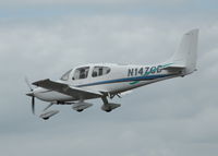 N147CD @ EGLK - FINALS FOR RWY 25 - by BIKE PILOT