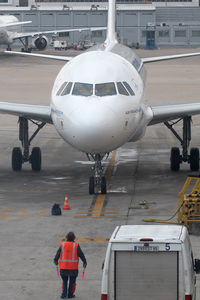 F-GUGQ @ LFPG - Air France A318