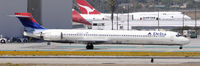 N905DA @ KLAX - Taxi to gate - by Todd Royer