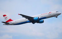 OE-LBB @ LOWW - Austrian Airlines Airbus A321 - by Hannes Tenkrat