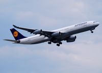 D-AIGZ @ LOWW - Lufthansa - by Daniel Jany