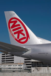 OE-IHA @ VIE - Niki Embraer 190