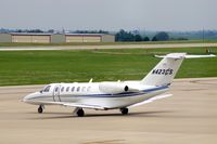 N423CS @ CID - Taxiing to Ruway 13 for departure