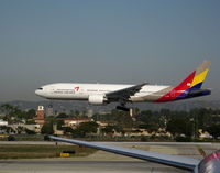 HL7500 @ LAX - Asiana Airways Boeing 777-28E (ER), c/n: 28685 on final @ LAX 18.11.08 - by Steve Nation