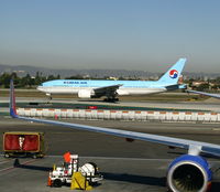 HL7531 @ LAX - Korean Air Boeing 777-2B5 (ER), c/n: 27946 rolling @ LAX 18.11.08 - by Steve Nation