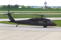 82-23722 @ CID - Taxiing to Landmark FBO.