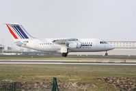 EI-RJX @ LFPG - on landing at CDG - by juju777