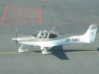 XB-KMS - TAXIING TO RWY 28 AT GUADALAJARA AIRPORT - by E.C.