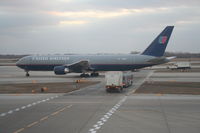 N665UA @ KORD - United Airlines 767-322, N665UA, Taxiing to the gate at KORD - by Mark Kalfas