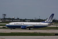 N386UA @ KORD - Boeing 737-300 - by Mark Pasqualino