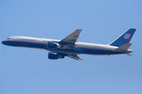N581UA @ KLAX - United Airlines Boeing 757-222, N581UA departs KLAX RWY 25R - by Mark Kalfas