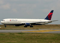 N1605 @ LFPG - Taxiing for departure... - by Shunn311