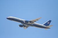 N559UA @ KLAX - United Airlines Boeing 757-222, N559UA depats KLAX RWY 25R - by Mark Kalfas