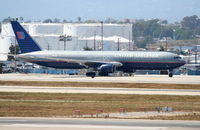 N672UA @ KLAX - United Airlines 767-322, N672UA on taxiway BRAVO at KLAX after a trip down from KORD - by Mark Kalfas