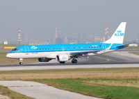 PH-EZA @ VIE - Embraer ERJ-190STD - by Chris J