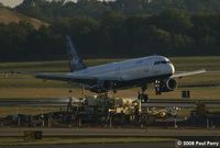 N559JB @ IAD - Smoking the tyres