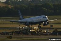 N559JB @ IAD - Smoking the tyres - by Paul Perry