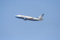 N376UA @ KLAX - United Airlines Boeing 737-322, N376UA departing KLAX 25R. - by Mark Kalfas