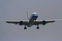 N560UA @ KLAX - United Airlines Boeing 757-222, N560UA RWY 24R approach KLAX. - by Mark Kalfas