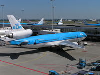 PH-KCA @ EHAM - KLM on stand - by Robert Kearney