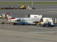 OE-LCQ @ VIE - The CRJ will leave Austrians fleet until 2010 - by P. Radosta - www.austrianwings.info