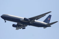 N668UA @ KORD - United Airlines Boeing 767-322, N668UA an approach RWY 4R KORD. - by Mark Kalfas