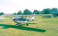 D-EFLJ @ EDKB - Cessna (Reims) F172 Skyhawk at Bonn-Hangelar airfield - by Ingo Warnecke