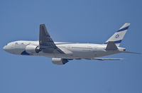 4X-ECA @ KLAX - EL AL Boeing 777-258, 4X-ECA departing 25R KLAX - by Mark Kalfas