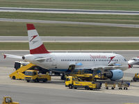 OE-LDC @ VIE - Austrian Airlines - by P. Radosta - www.austrianwings.info