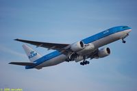 PH-BQO @ EHAM - KLM Boeing 777-206 ER - by Jan Lefers