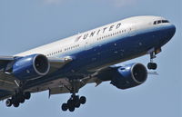 N780UA @ KORD - United Airlines Boeing 777-222, N780UA final RWY 10 KORD - by Mark Kalfas