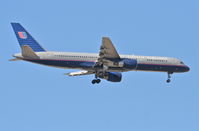 N575UA @ KORD - United Airlines Boeing 757-222, N575UA final RWY 10 KORD - by Mark Kalfas