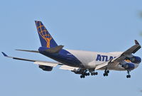 N492MC @ KORD - Atlas Air Boeing 747-47UF/SCD, N492MC on approach RWY 10 KORD - by Mark Kalfas