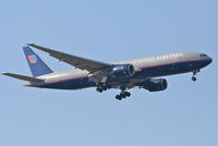 N229UA @ KORD - United Airlines Boeing 777-222, N229UA RWY 10 approach KORD - by Mark Kalfas