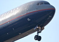 N668UA @ KORD - United Airlines Boeing 767-322, N668UA RWY 10 approach KORD - by Mark Kalfas