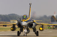 304 @ EBBL - head on shot of Rafale B 118-EB while taxying to the active - by FBE