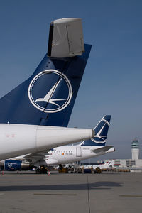 YR-ATC @ VIE - Tarom ATR42