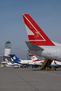 OE-LNS @ VIE - Lauda AIr Boeing 737-800