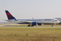 N723TW @ EDDF - take off run RW18W