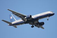 N541UA @ MCO - United 757-200