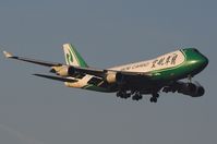 B-2422 @ LOWW - Jade Cargo - by Delta Kilo