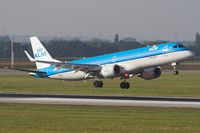 PH-EZE @ LOWW - KLM  EMBRAER 	ERJ-190-100STD - by Delta Kilo