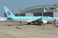 HL7715 @ DFW - Korean Air 777 at the gate