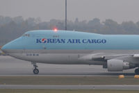 HL7499 @ VIE - Korean Air Cargo Boeing 747-4B5F(SCD) - by Joker767