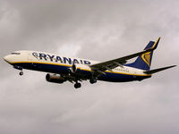 EI-DHE @ EGGP - Ryanair - by Chris Hall