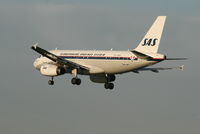 OY-KBO @ EBBR - several seconds before landing on rwy 25L - by Daniel Vanderauwera